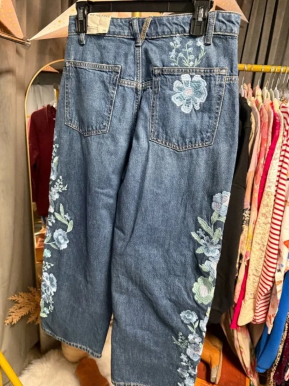 NWOT FREE PEOPLE We the Free Willow Floral Embroidered Jeans in Forget Me Not 31 - Picture 6 of 7